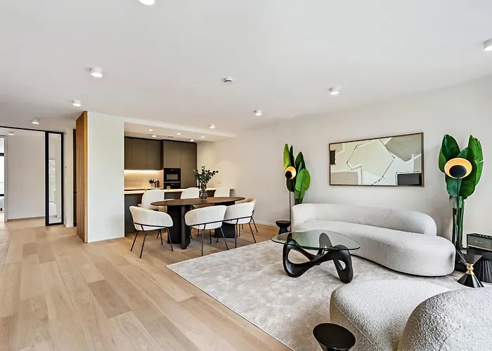 Spacious 6Th-Floor Gem: Modernity Meets Comfort