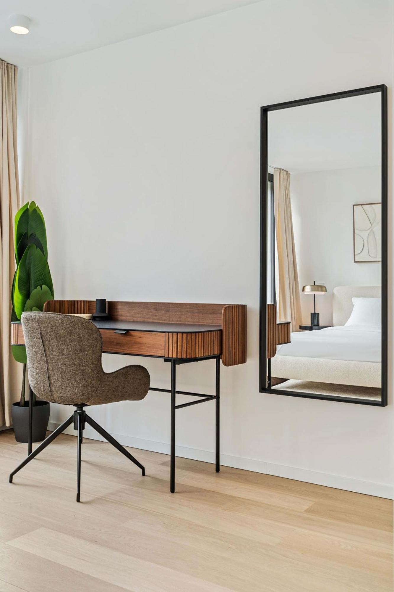 Spacious 6th-floor Gem: Modernity Meets Comfort Luxembourg