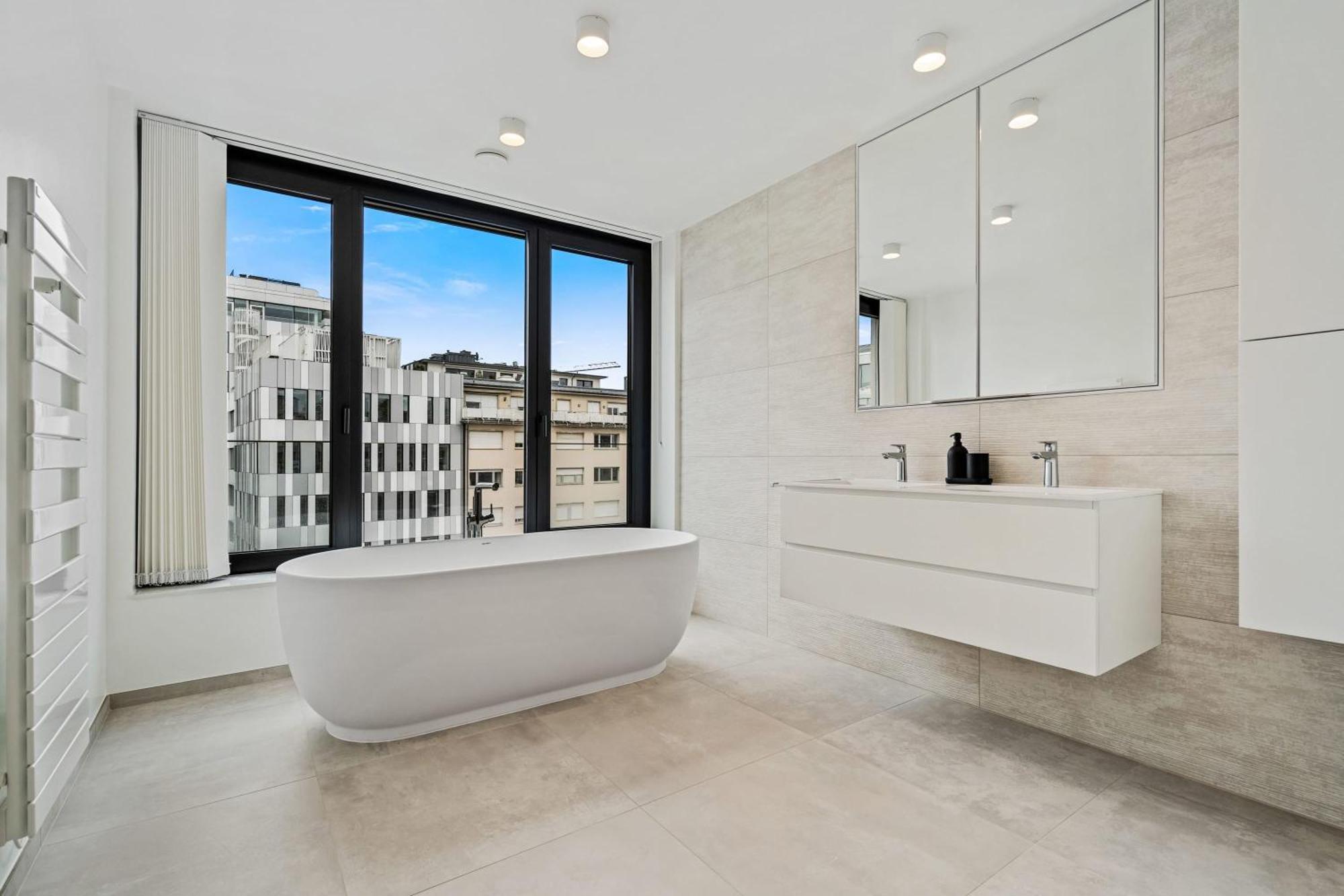 Spacious 6th-floor Gem: Modernity Meets Comfort Appartement Luxembourg