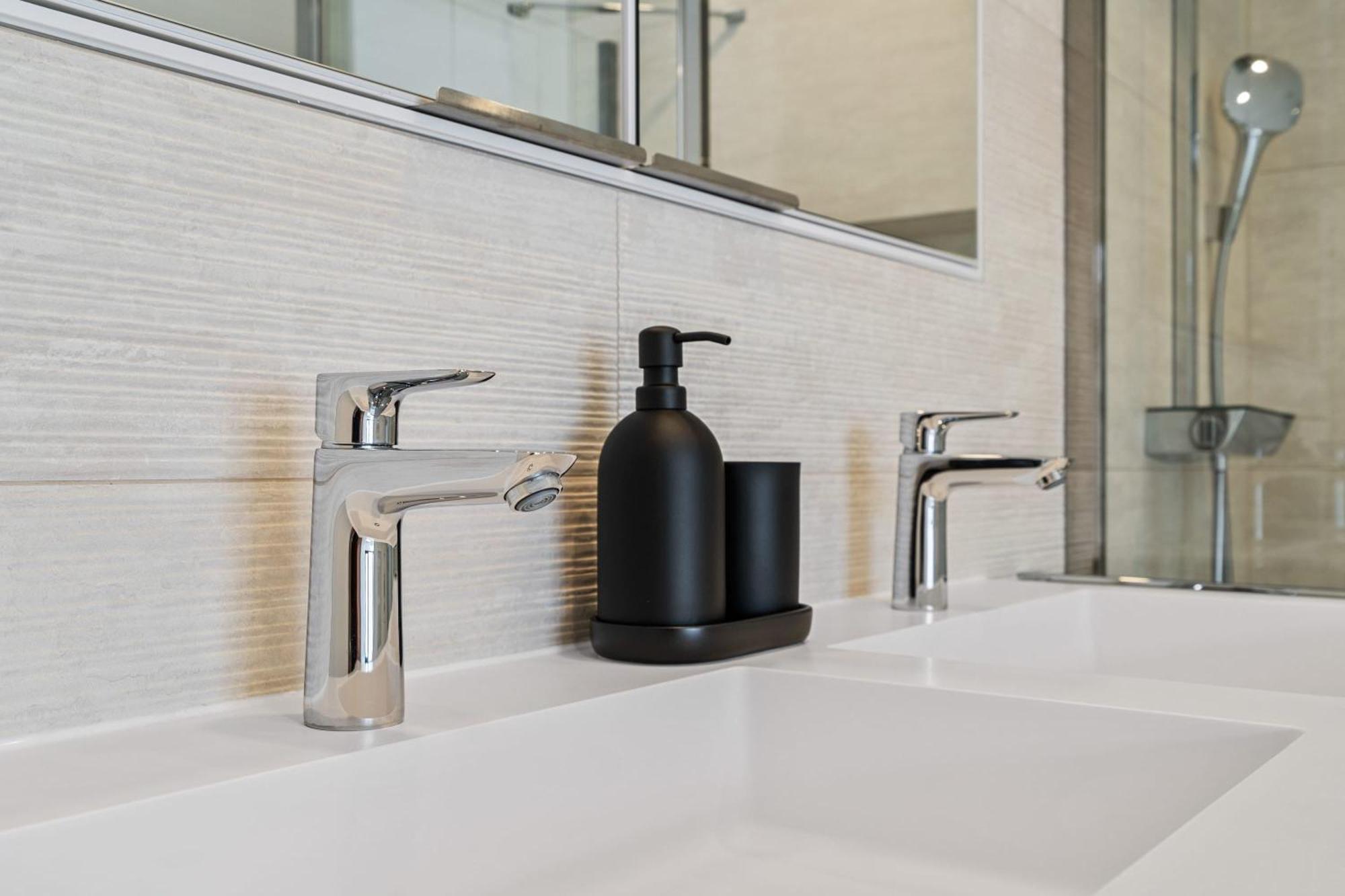Spacious 6th-floor Gem: Modernity Meets Comfort Appartement *