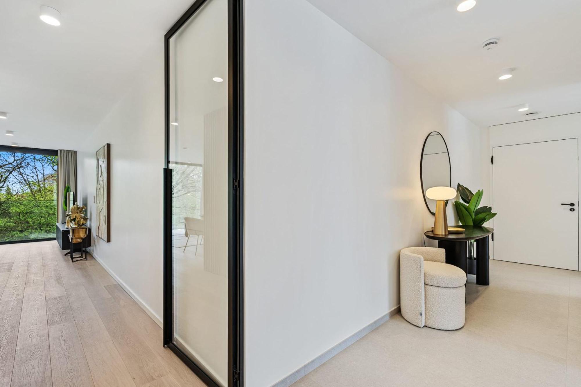 Spacious 6th-floor Gem: Modernity Meets Comfort *
